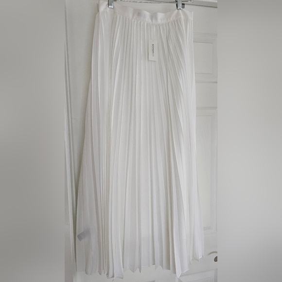 Banana Republuc White Pleated Maxi Skirt - Picture 3 of 5